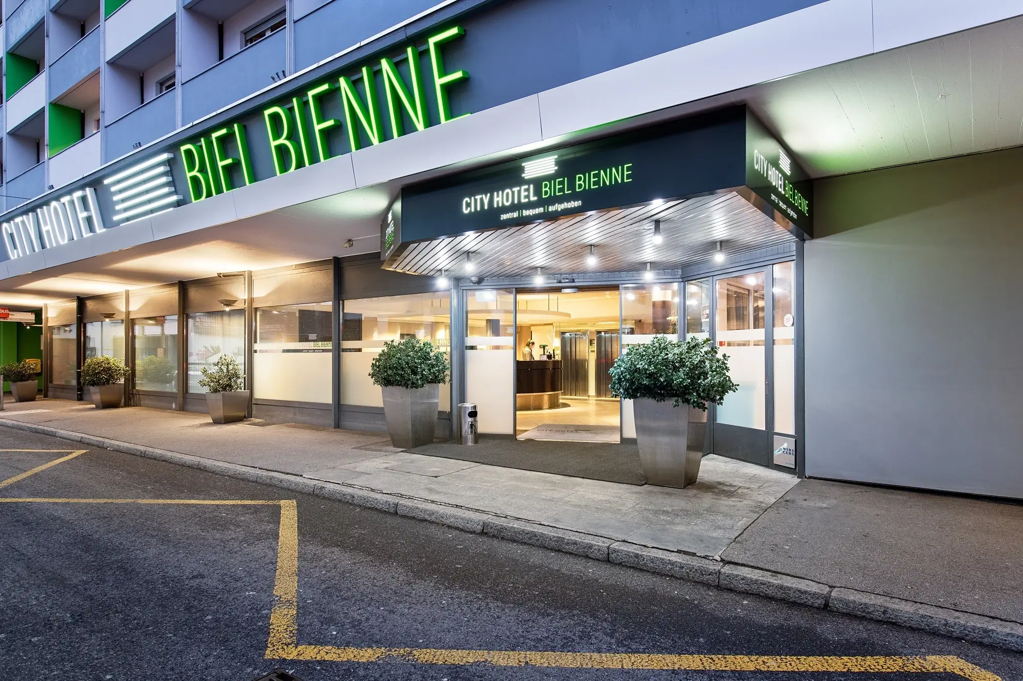 Eingang (1) Eingang (1)