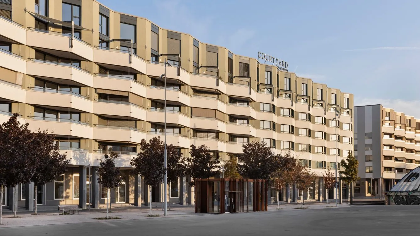 cy-bslbc-bslbc-exterior-25836-42506_Wide-Hor cy-bslbc-bslbc-exterior-25836-42506_Wide-Hor